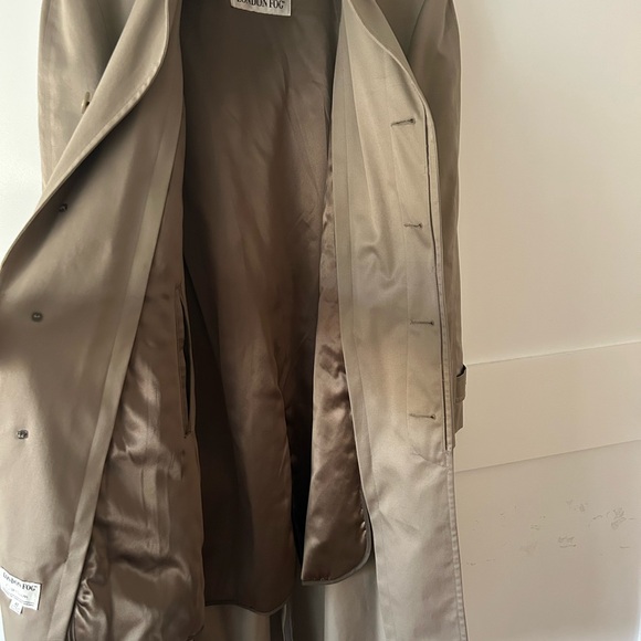 Classic Tan Men's Overcoat - Picture 6 of 10